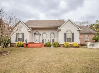 1517 White Cloud Dr, Deatsville, AL 36022