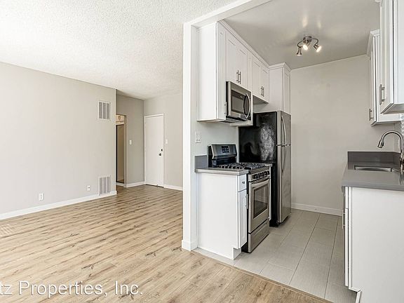 5th image of 5917 Chula Vista Way #9