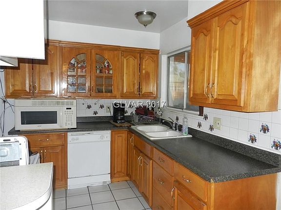 2nd image of 4301 Esmeralda Ave