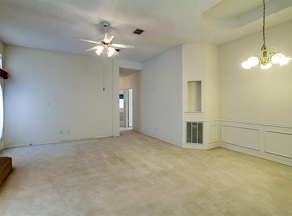 4th image of 945 Highgate Dr