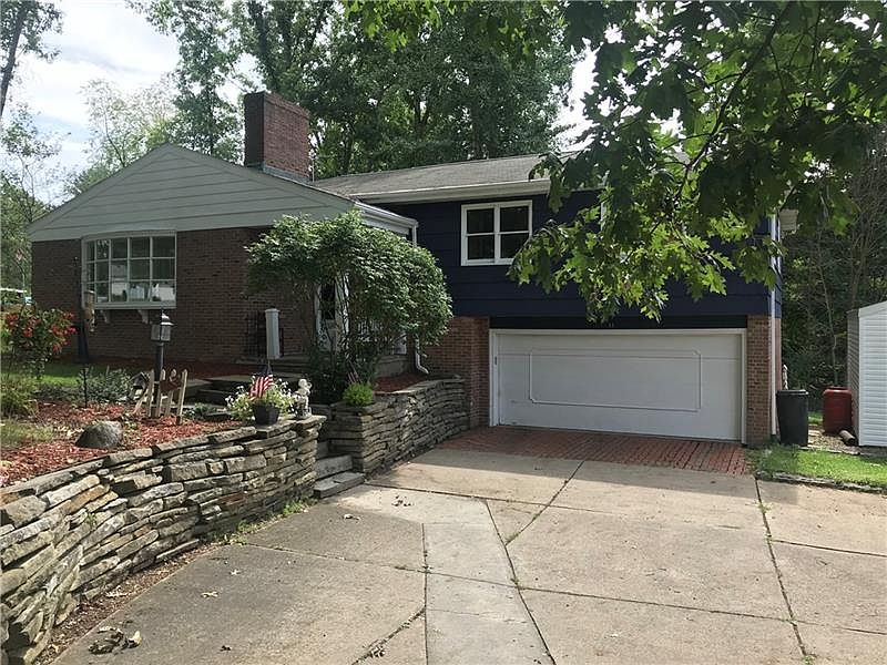 1st image of 11 Woodbine Dr