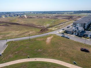 202 Park Grove Dr, Youngsville, LA 70592