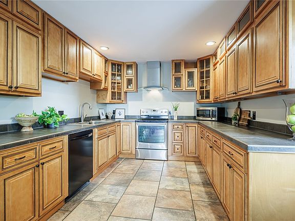 5th image of 295 Victor Rd