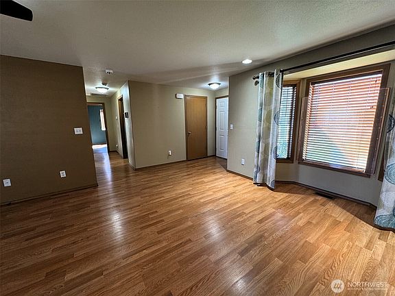 5th image of 1015 S 10th Avenue