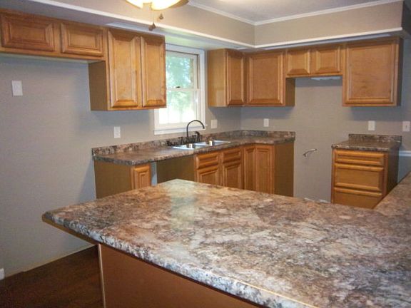 3rd image of 405 Henderson Dr