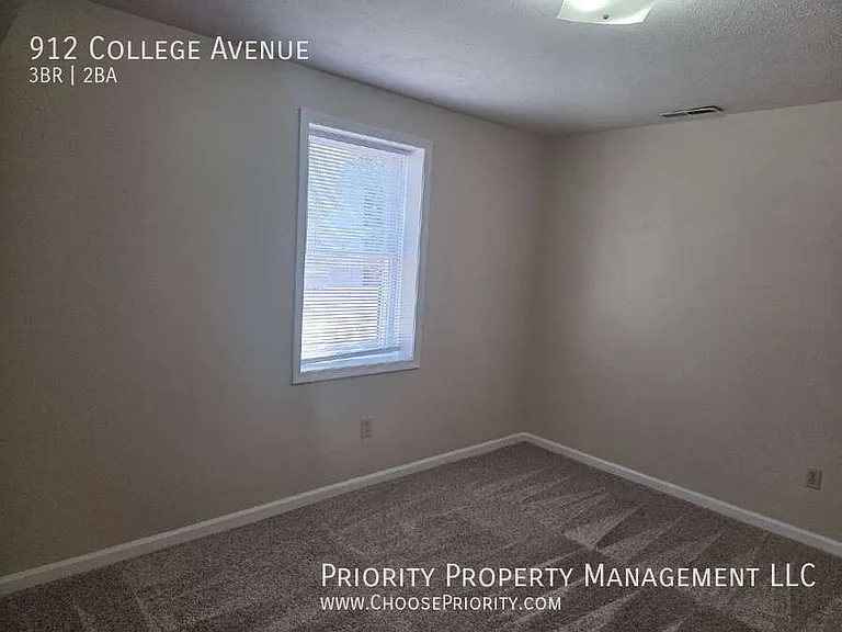 912 College Ave — Photo 12