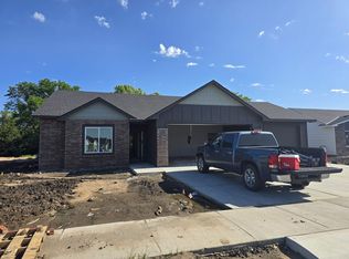1114 SE 8th St, Newton, KS 67114