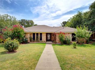 1902 Wedgewood Dr, Grand Prairie, TX 75050