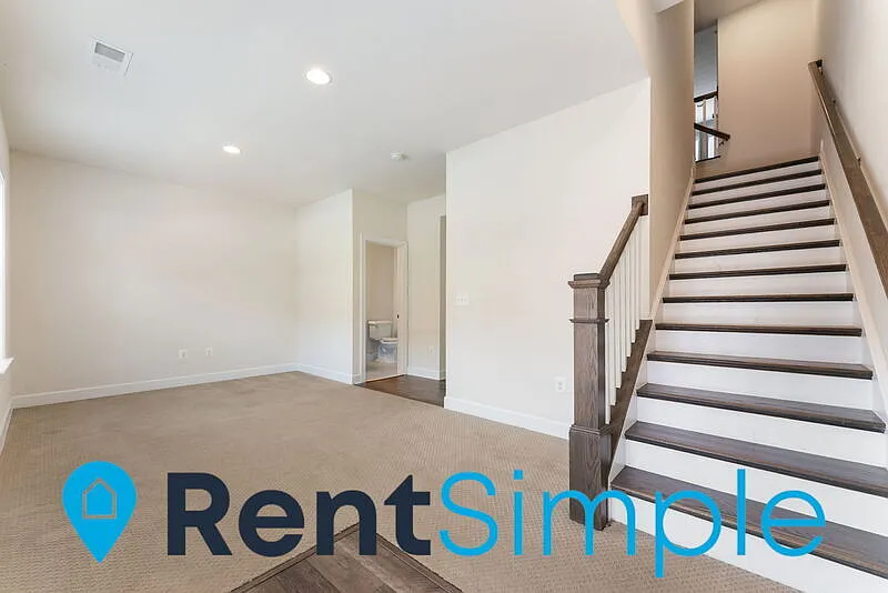 3 bed, 3.0 bath, 2200 sqft, $3,245 — Photo 4