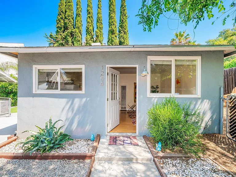 Glen Ave — Photo 2