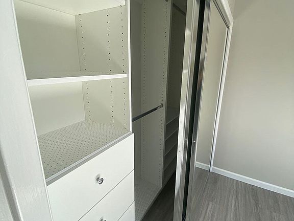 4th image of 1420 S Bedford St #1X1-2000.0