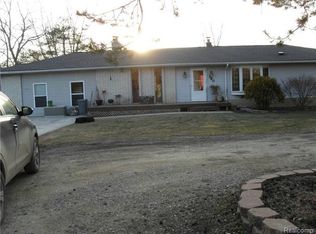 380 S Conklin Dr, Lake Orion, MI 48362