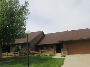 2015 Elmcrest Dr, Marshalltown, IA 50158