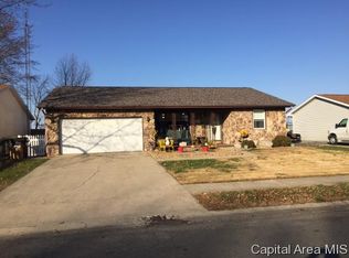 911 E Heights Ave, Taylorville, IL 62568