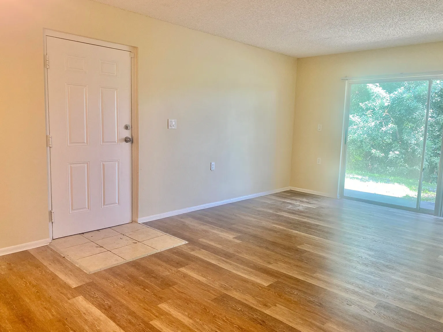 2 bed, 1.0 bath, 708 sqft, $1,700 — Photo 2