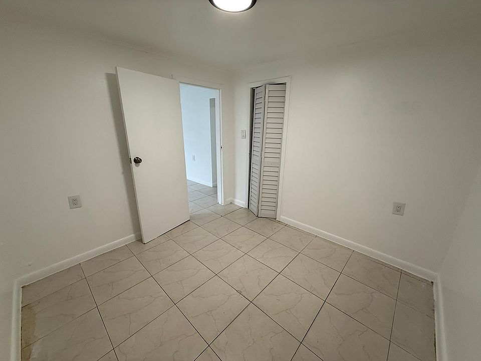 1st image of 3705 SW 13th Ct #4A