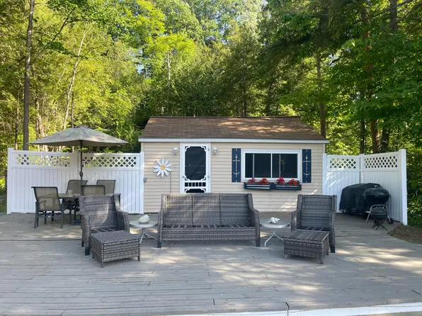 4629 S Croton Hardy Dr, Newaygo, MI 49337