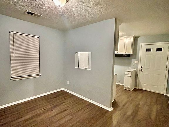 4th image of 3655 N Lloyd Cir