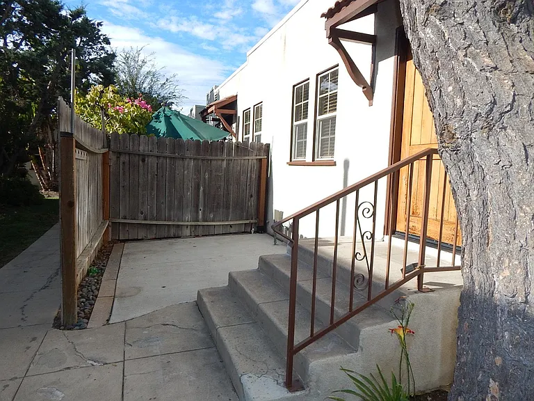 809 E Tujunga Ave — Photo 8