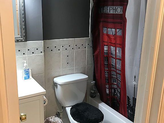 4th image of 105 Erie St #7001