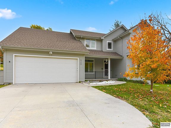 2nd image of 4702 Lakewood Dr