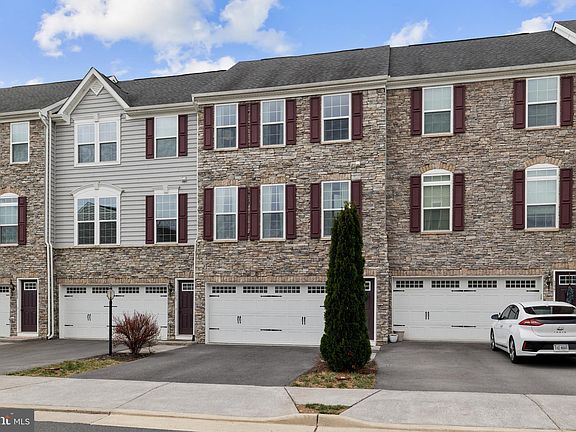 3rd image of 135 Hornbeam Dr
