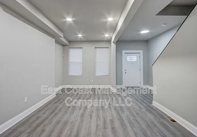 2619 Loyola Northway — Photo 9