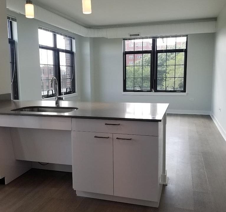 1st image of 2731 N Hoyne Ave