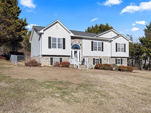 3rd image of 230 Taylor Cir