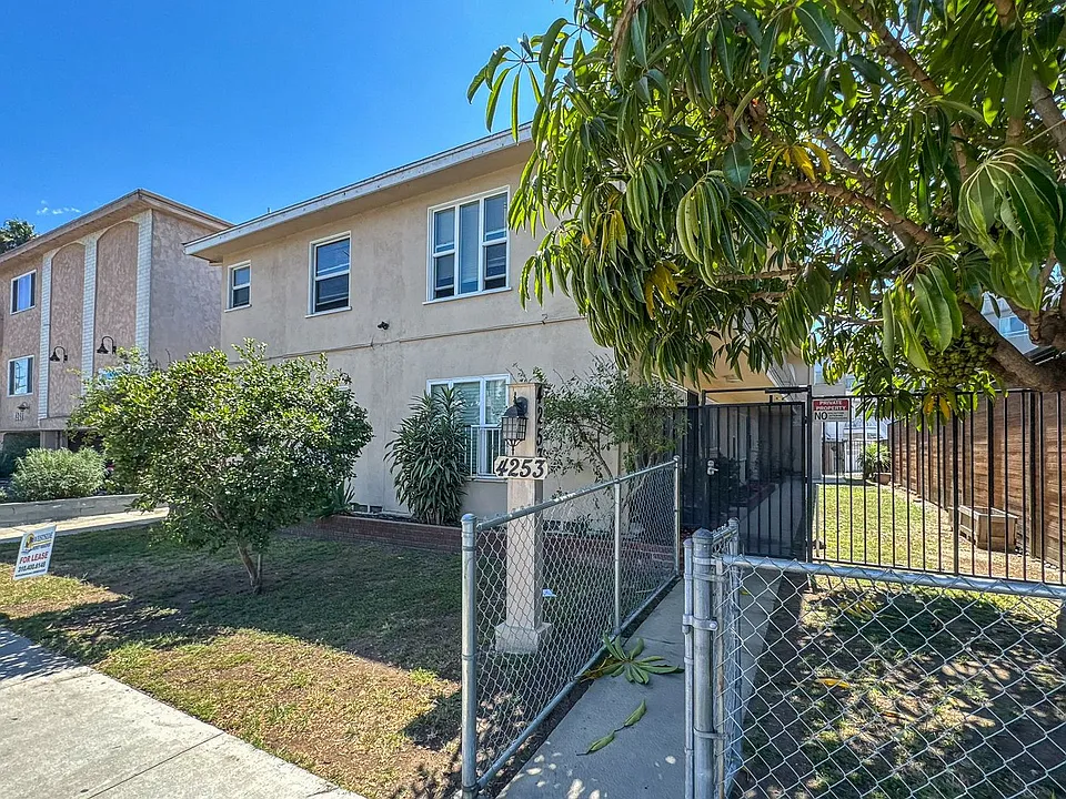 4253 S Centinela Ave
