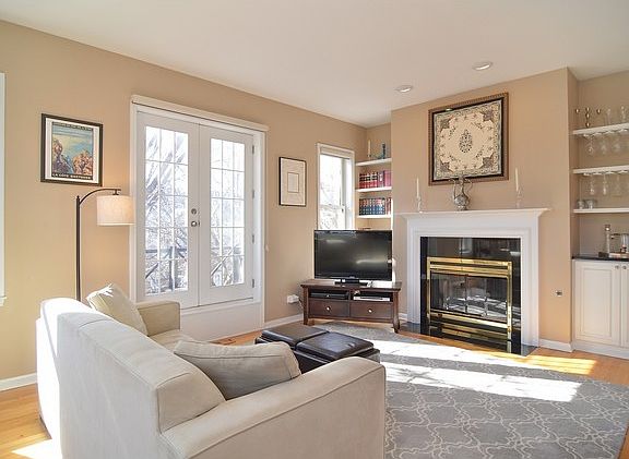 2nd image of 1048 W Lill Ave