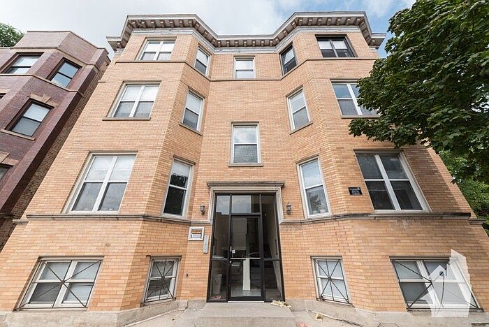 1st image of 1022 N Damen Ave APT 2
