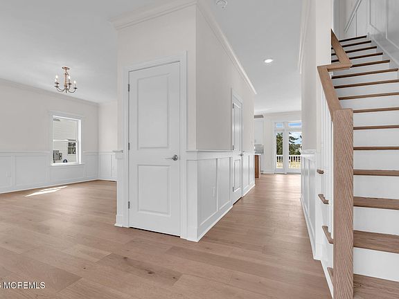 4th image of 301 Reef Court