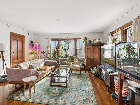 3rd image of 1216 University Ave NE