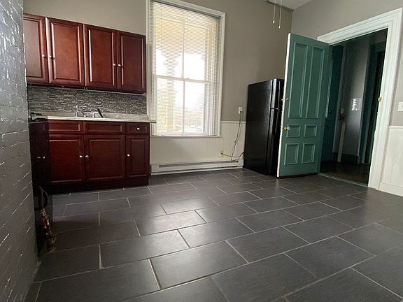 3rd image of 401 Broadway Unit 1R