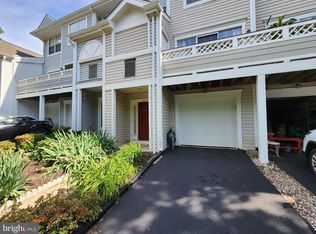 14433 Glencrest Cir #127, Centreville, VA 20120