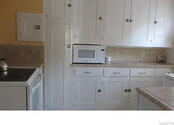 5th image of 2419 Weston Ave