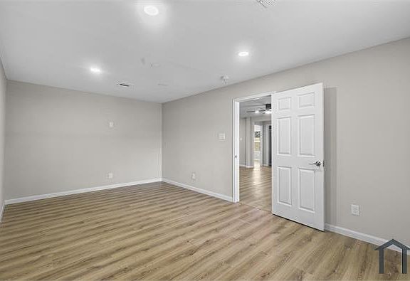 4th image of 5603 Hilary St