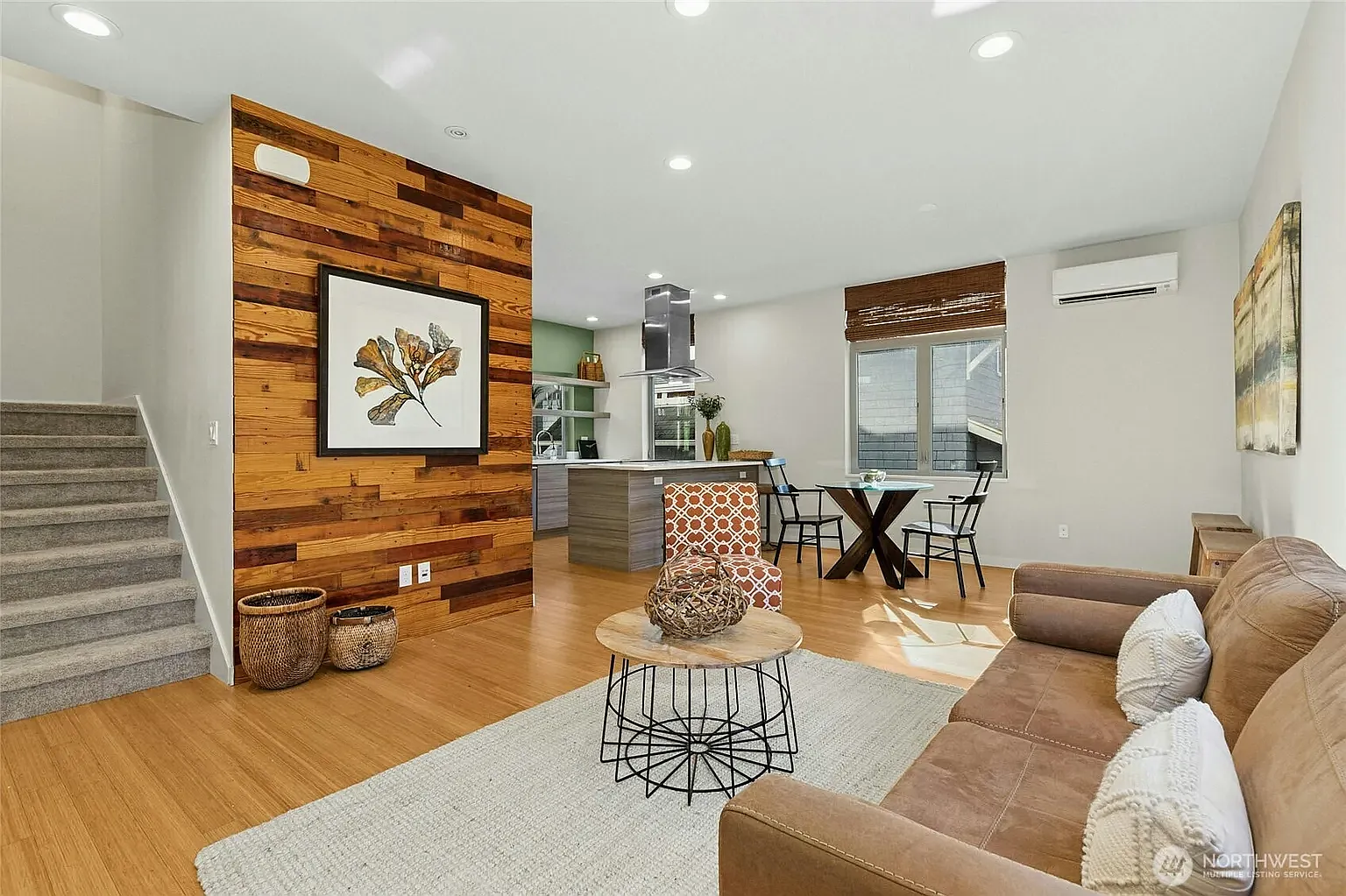 3 bed, 2.5 bath, 1450 sqft, $3,900 — Photo 2