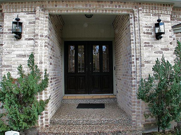 Welcome! (Pictures taken before home was freshly painted and new carpet has been added.)