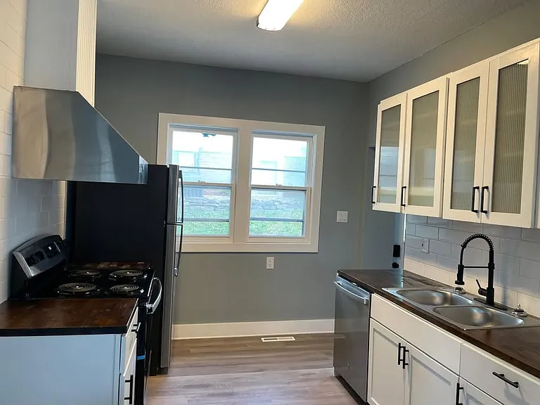 707 Gray St — Photo 3