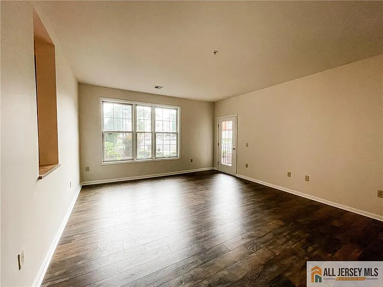 105 Regency Pl — Photo 14