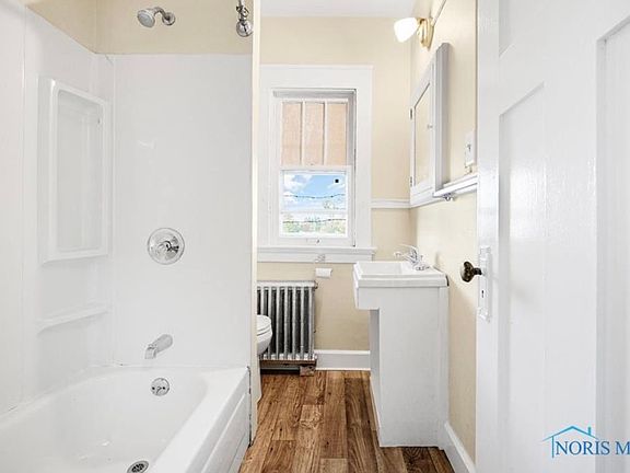3rd image of 1919 Brookwood Ave #3