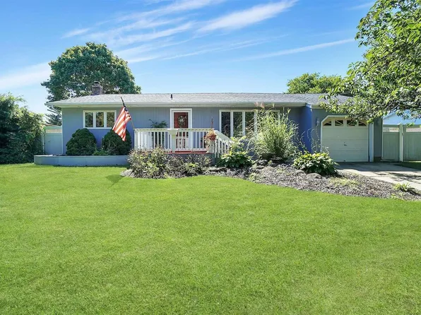 26 Patrician Street, Holbrook, NY 11741