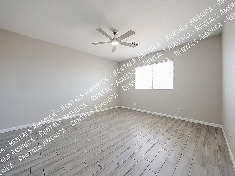 3825 S 60th Dr — Photo 21