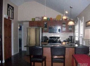 2065 Edith Pl, Merrick, NY 11566