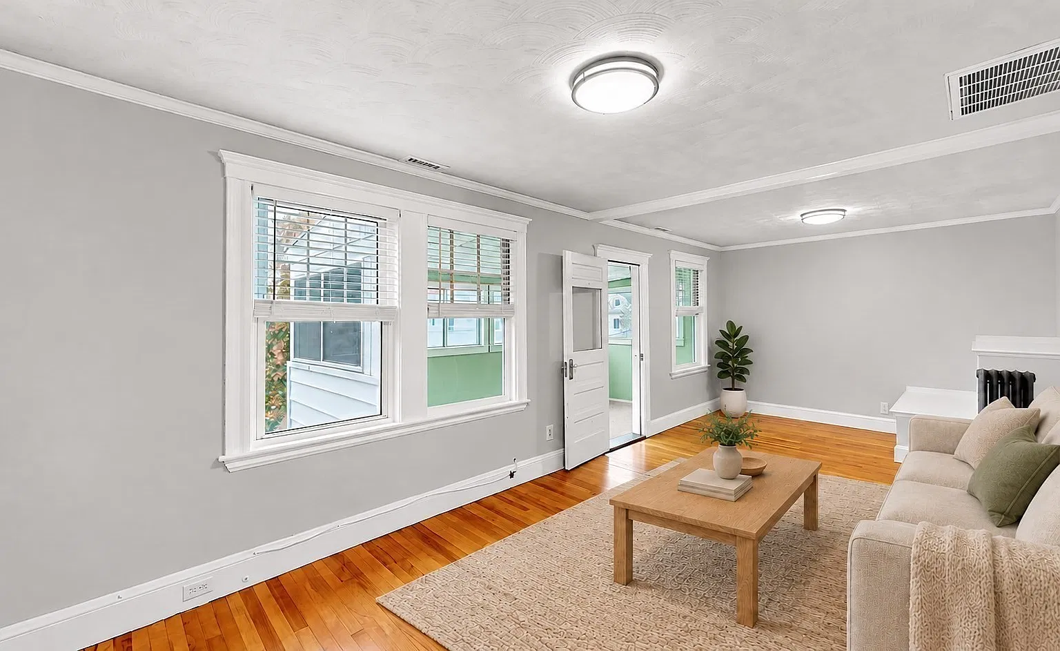 2 bed, 1.0 bath, 1141 sqft, $2,950 — Photo 2