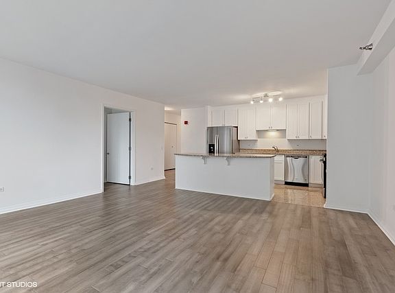 3rd image of 33 W Ontario St APT 23H