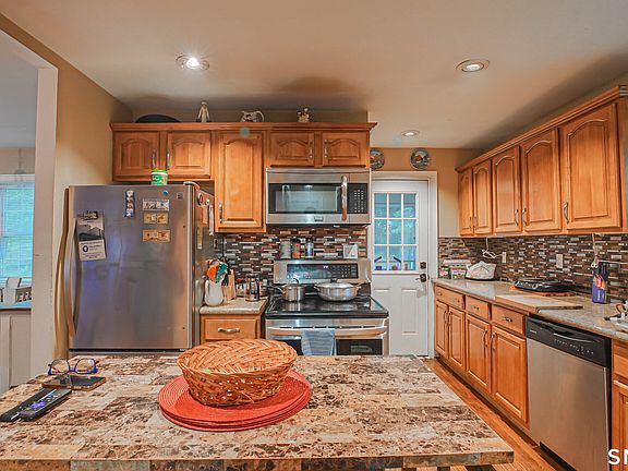 5th image of 409 Oakville Avenue