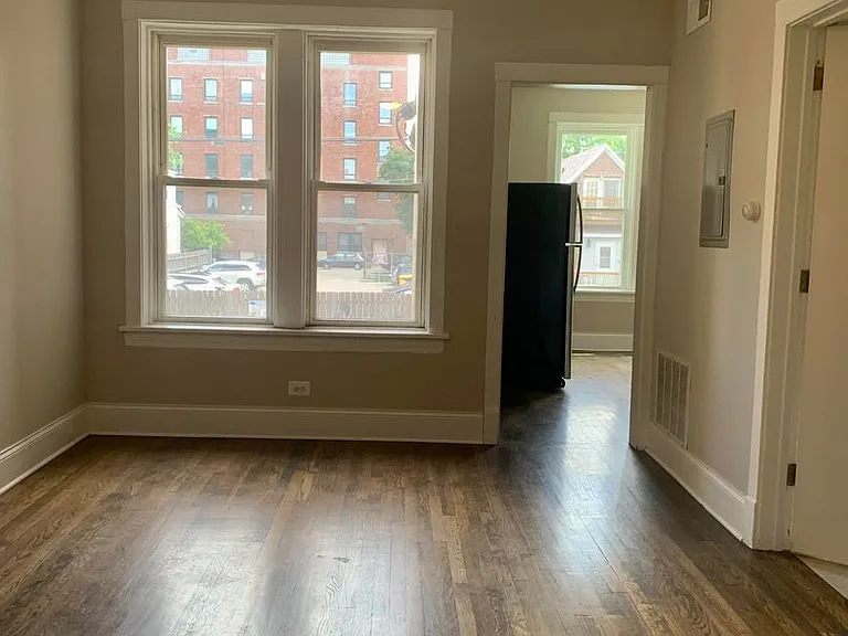 3225 W Division St — Photo 2